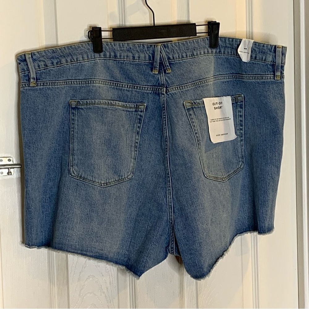 Good American Cut Off Short Plus Size 24 - Picture 2 of 11